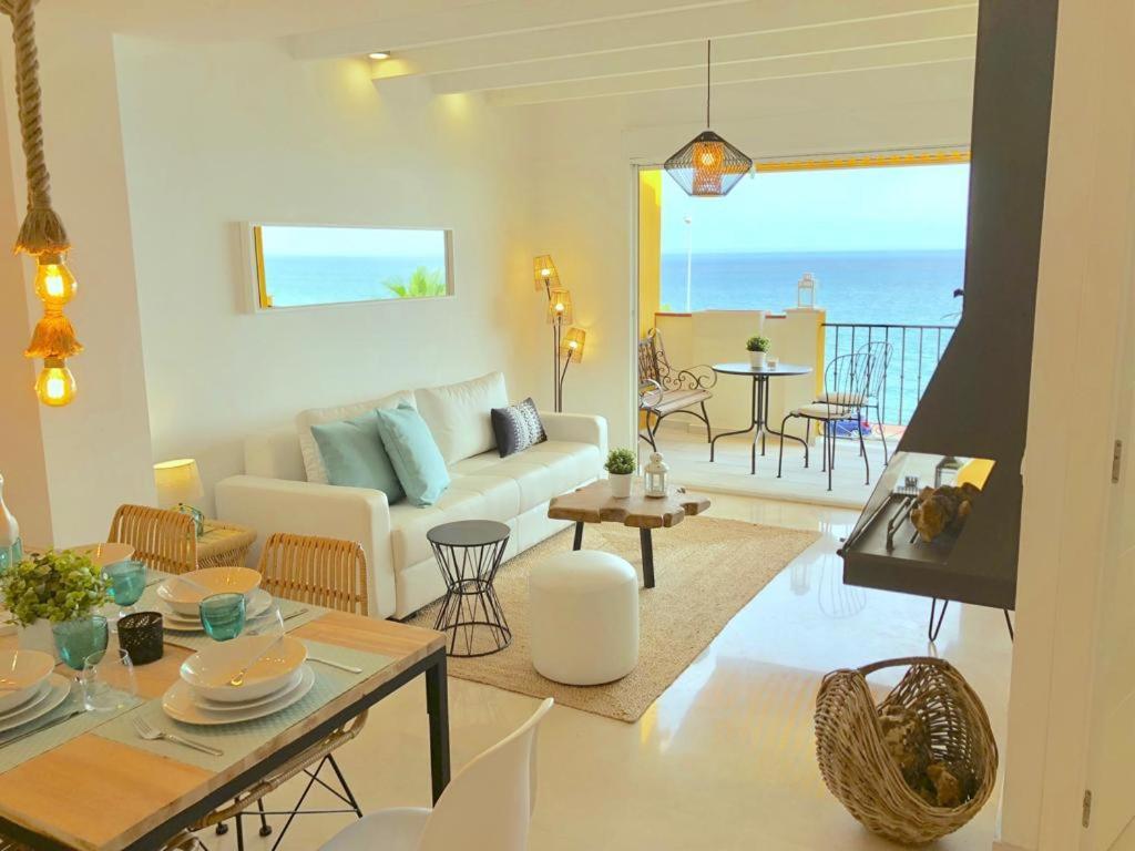 Beachfront Penthouse - Heated Jacuzzi, Bbq & Bikes Malaga