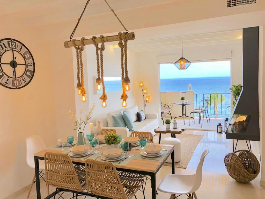 Beachfront Penthouse - Heated Jacuzzi, Bbq & Bikes Apartment *