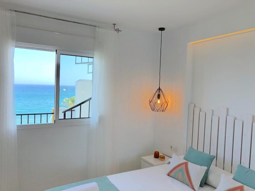 Beachfront Penthouse - Heated Jacuzzi, Bbq & Bikes