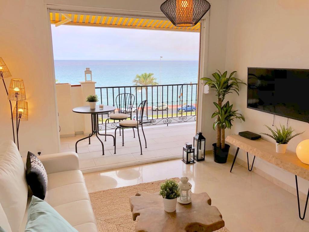 Beachfront Penthouse - Heated Jacuzzi, Bbq & Bikes *