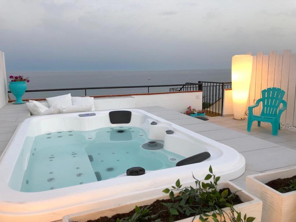 Beachfront Penthouse - Heated Jacuzzi, Bbq & Bikes * Malaga