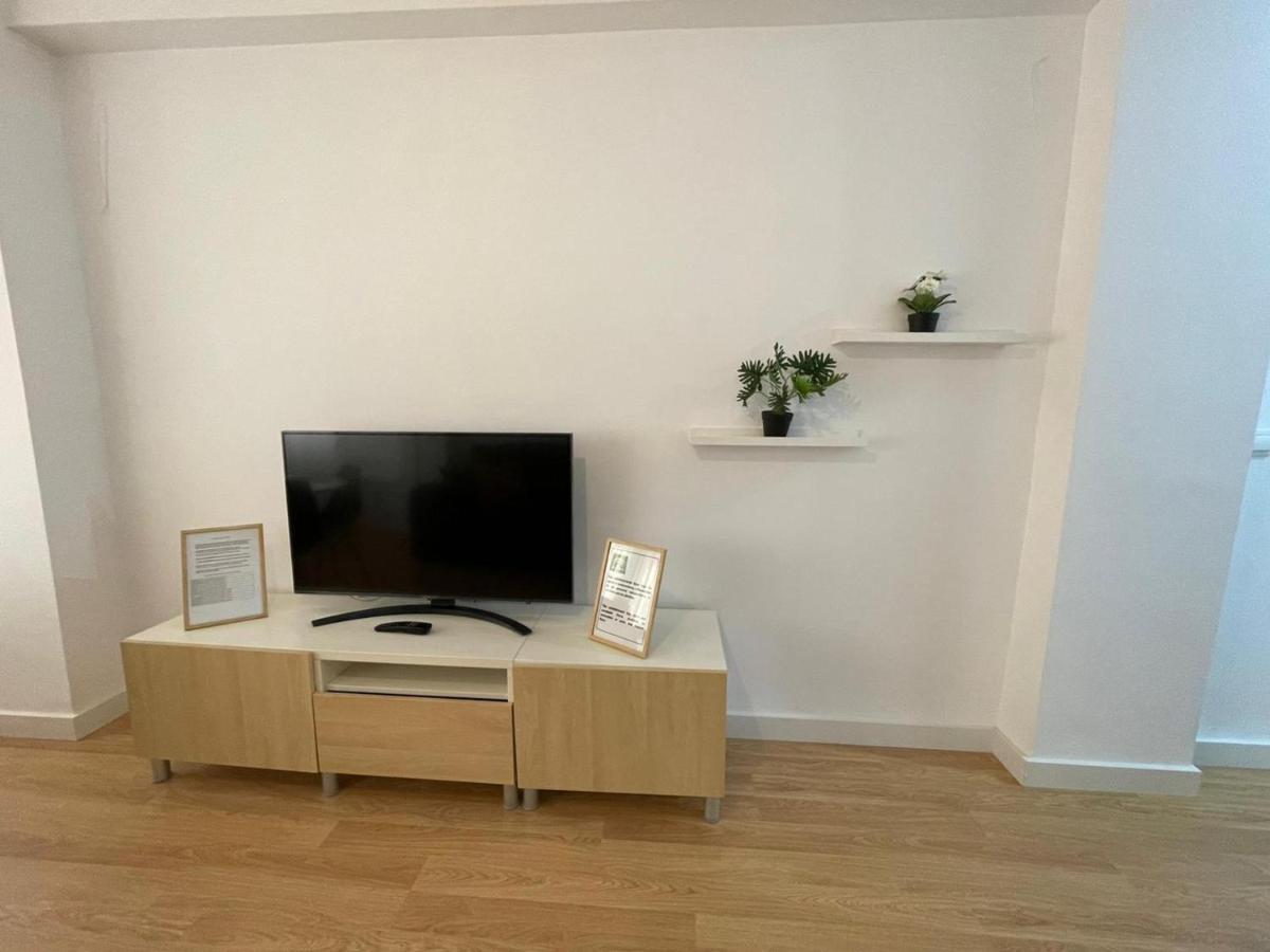 Holidays2malaga 2 Bedroom Armengual De La Mota Close Shopping Center Apartment Málaga