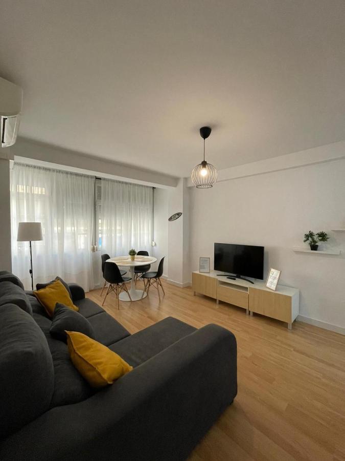Holidays2malaga 2 Bedroom Armengual De La Mota Close Shopping Center Málaga