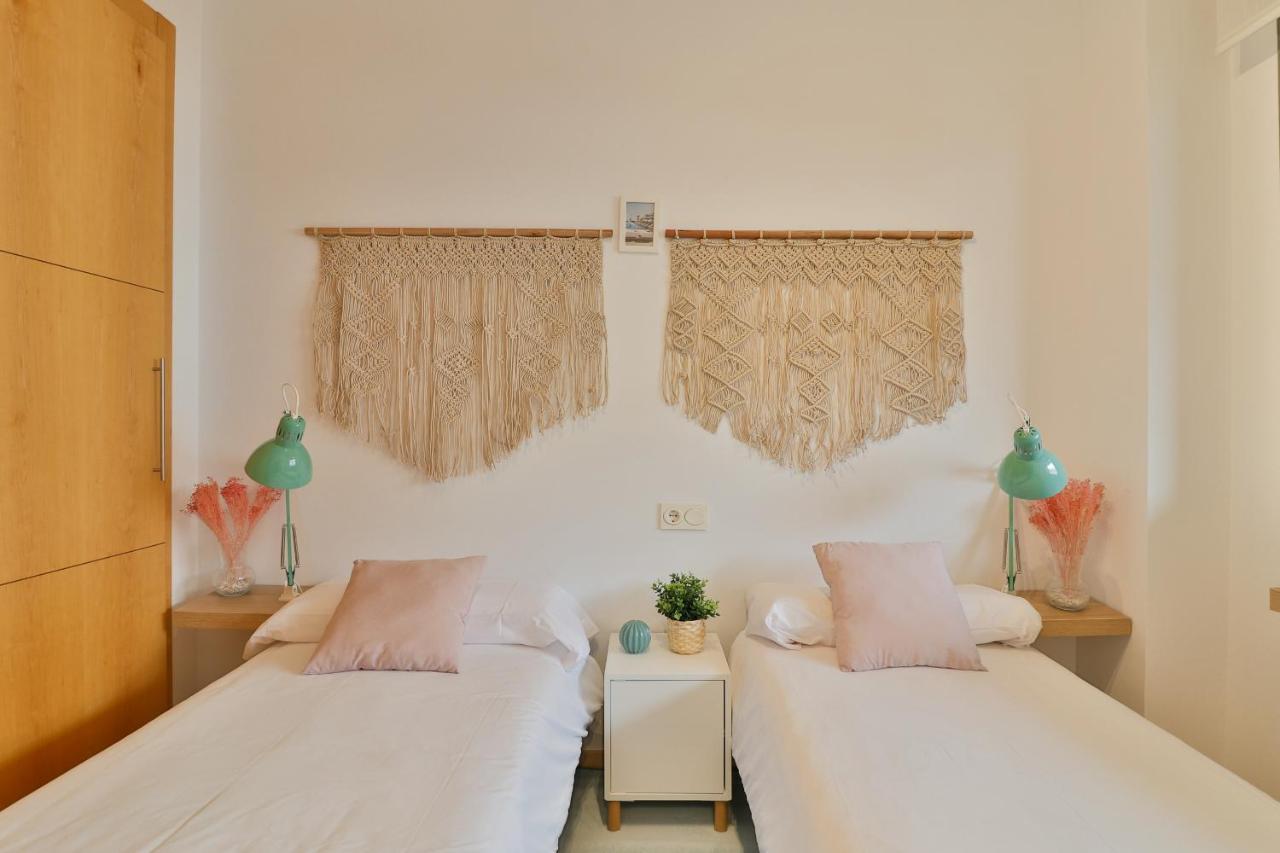 C13 Seaside With Pool And Parking Apartment