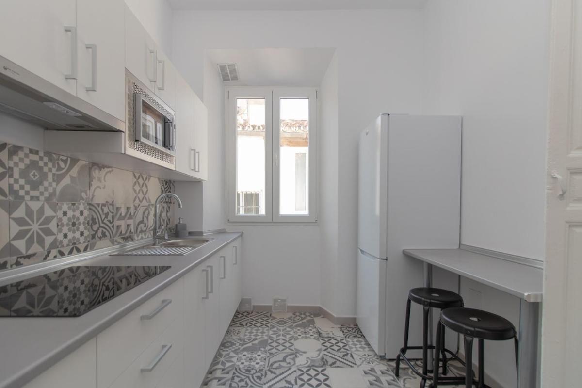 Cosy 7 Bedrooms In Plaza Merced * Málaga