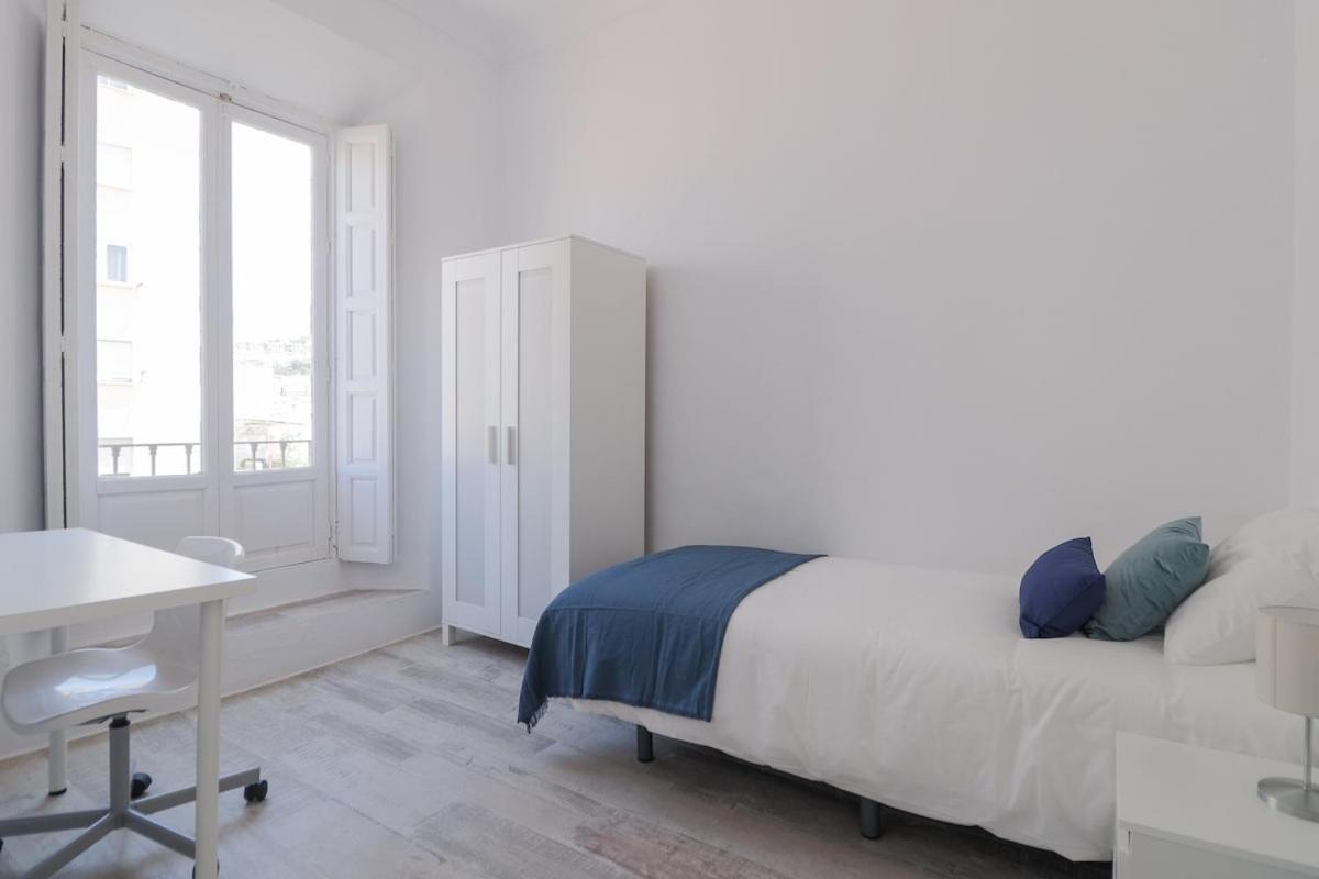 Cosy 7 Bedrooms In Plaza Merced Apartamento