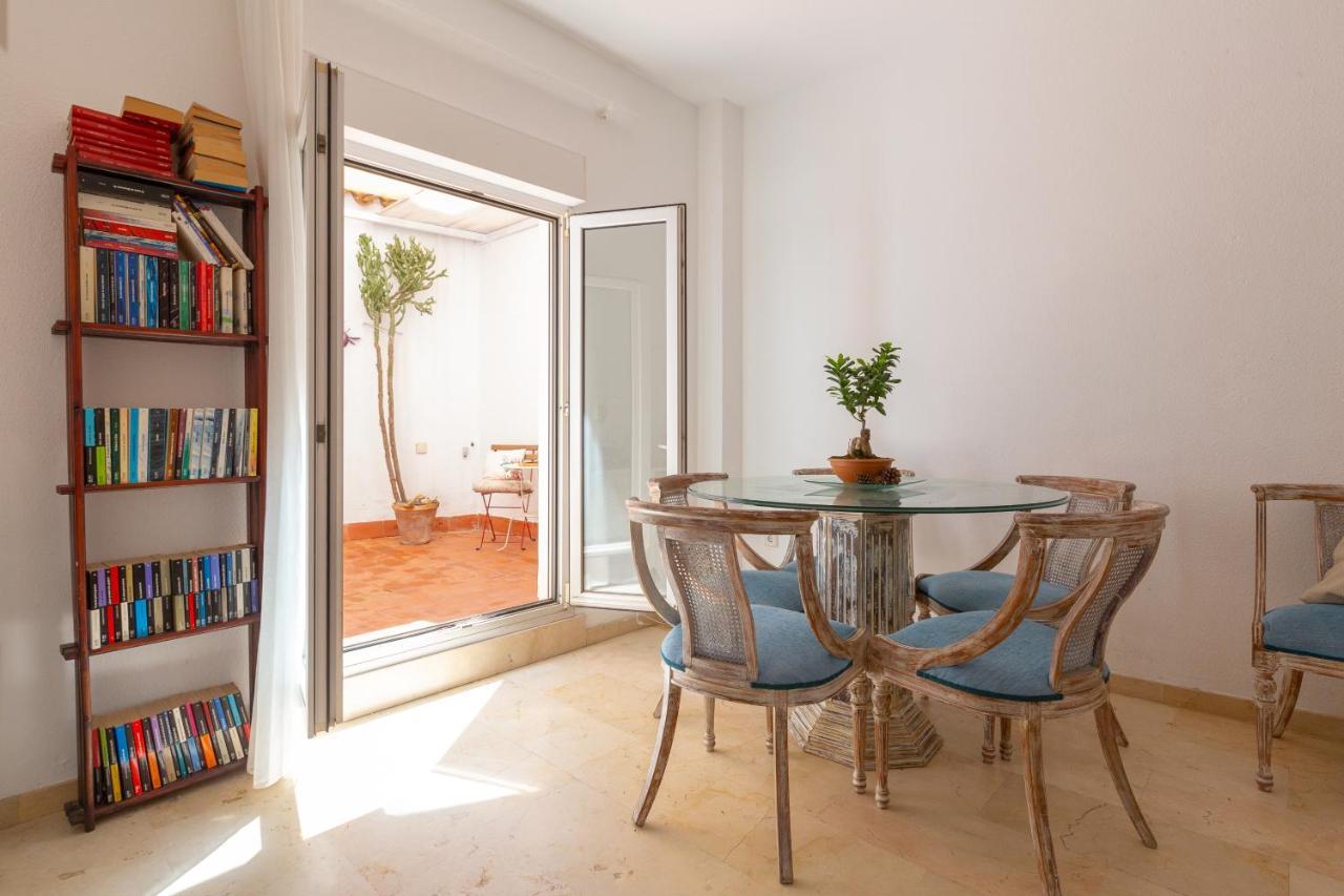 With Two Bedrooms And A Patio Appartement