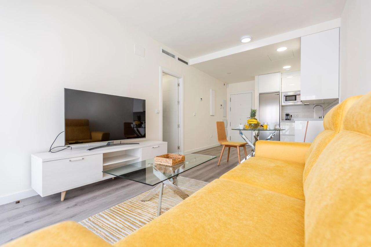 Modern Next To Train/bus Station Apartment *