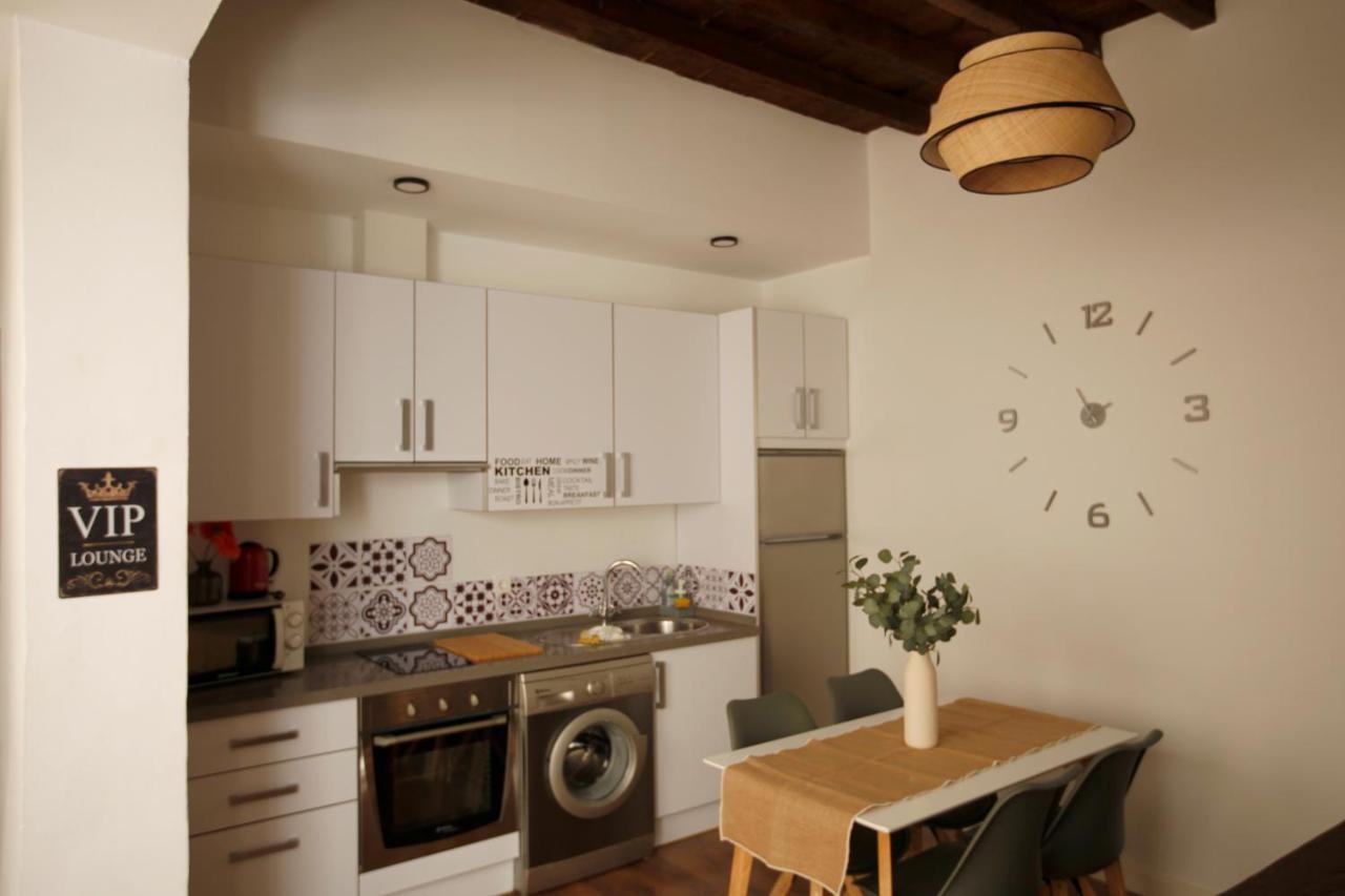 Rustic & In Center Apartment