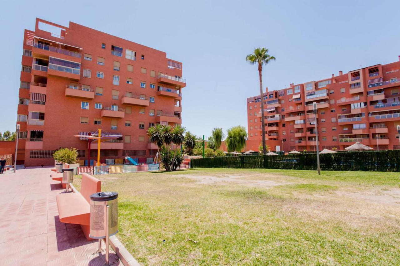 Apartamento Teatinos, Metro, Free Parking & Pool * Malaga