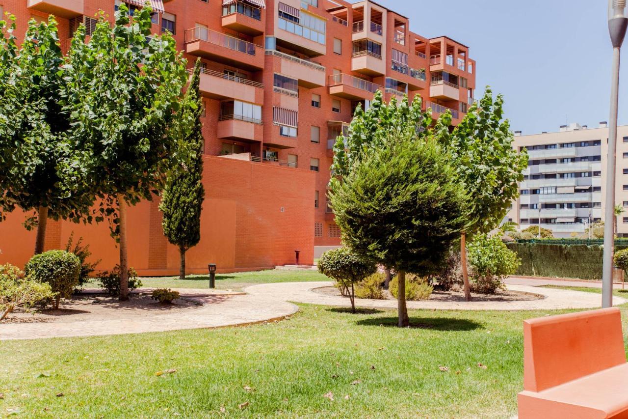 Apartamento Teatinos, Metro, Free Parking & Pool Apartment