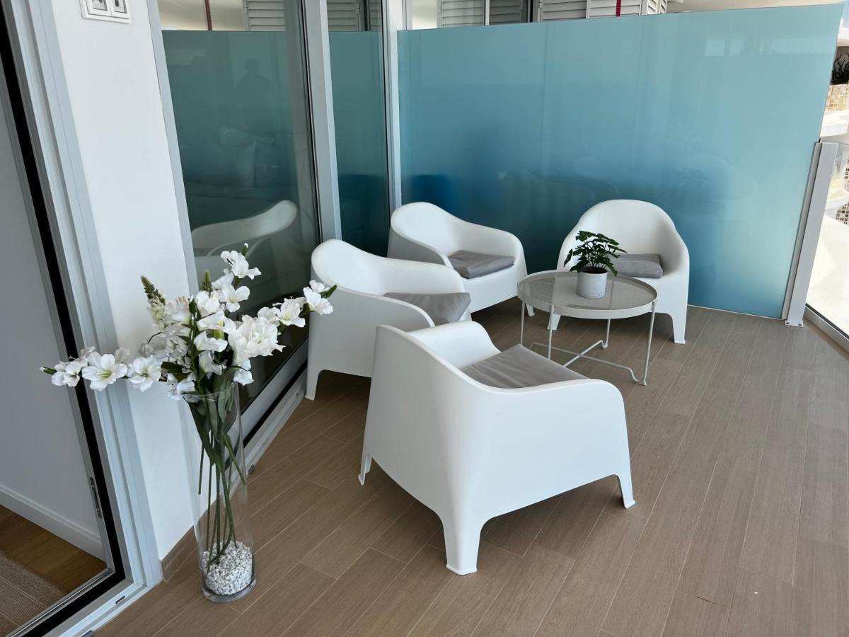 The Wave Collection Sea View 2 Bedrooms Apartment Malaga
