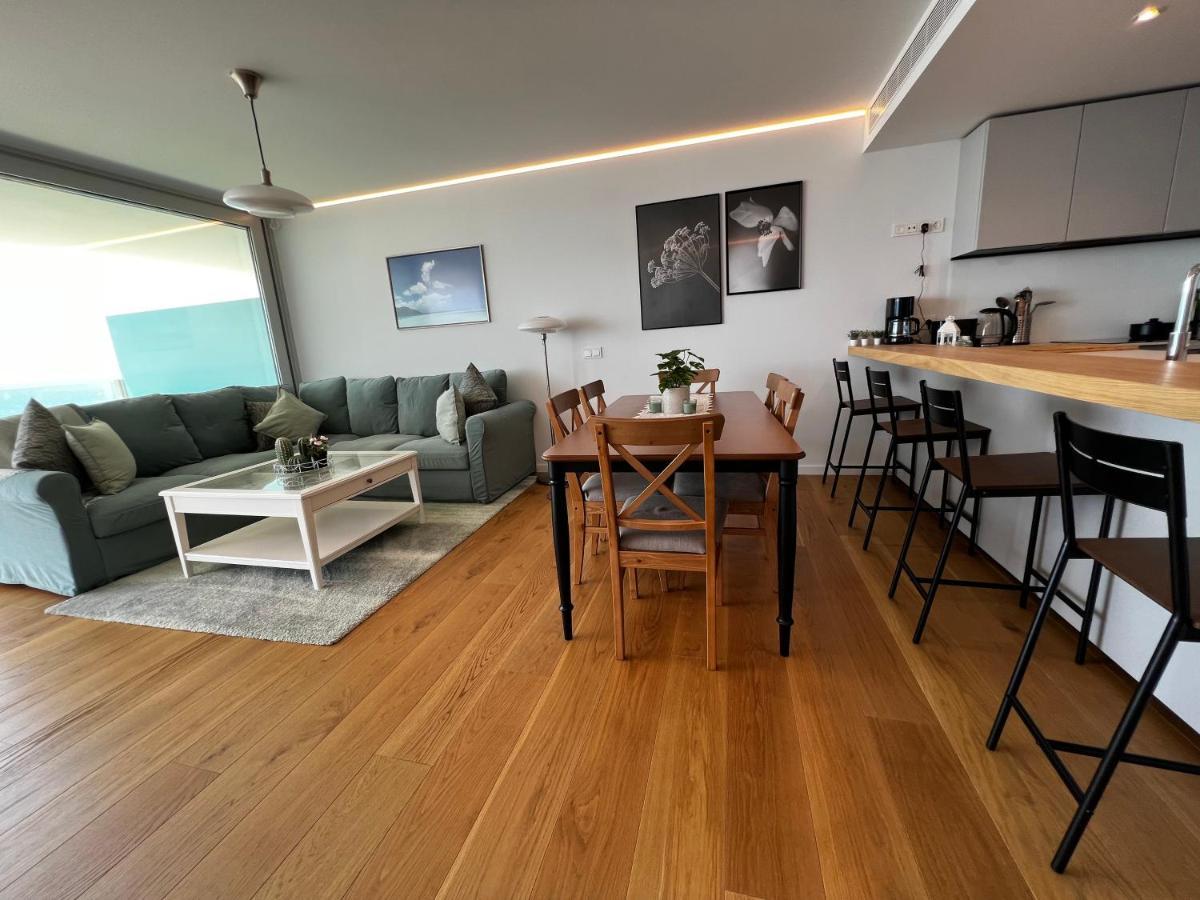 The Wave Collection Sea View 2 Bedrooms Apartment *