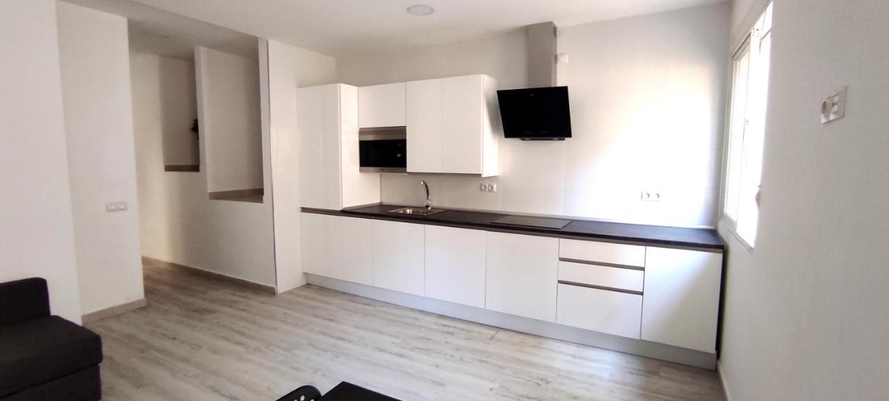 Train Station & Port In Apartamento