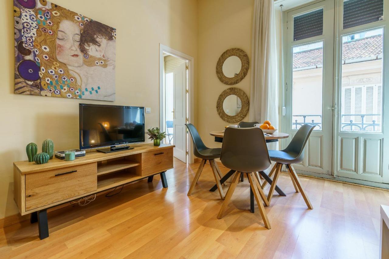 Bright Two-bedroom In The Historic Center Apartment *