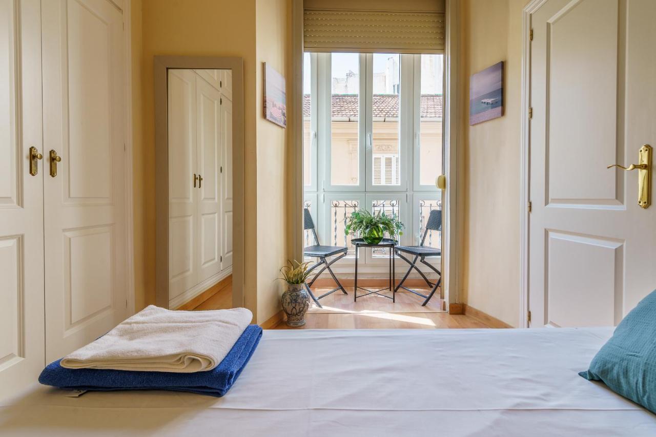 Bright Two-bedroom In The Historic Center Apartment *