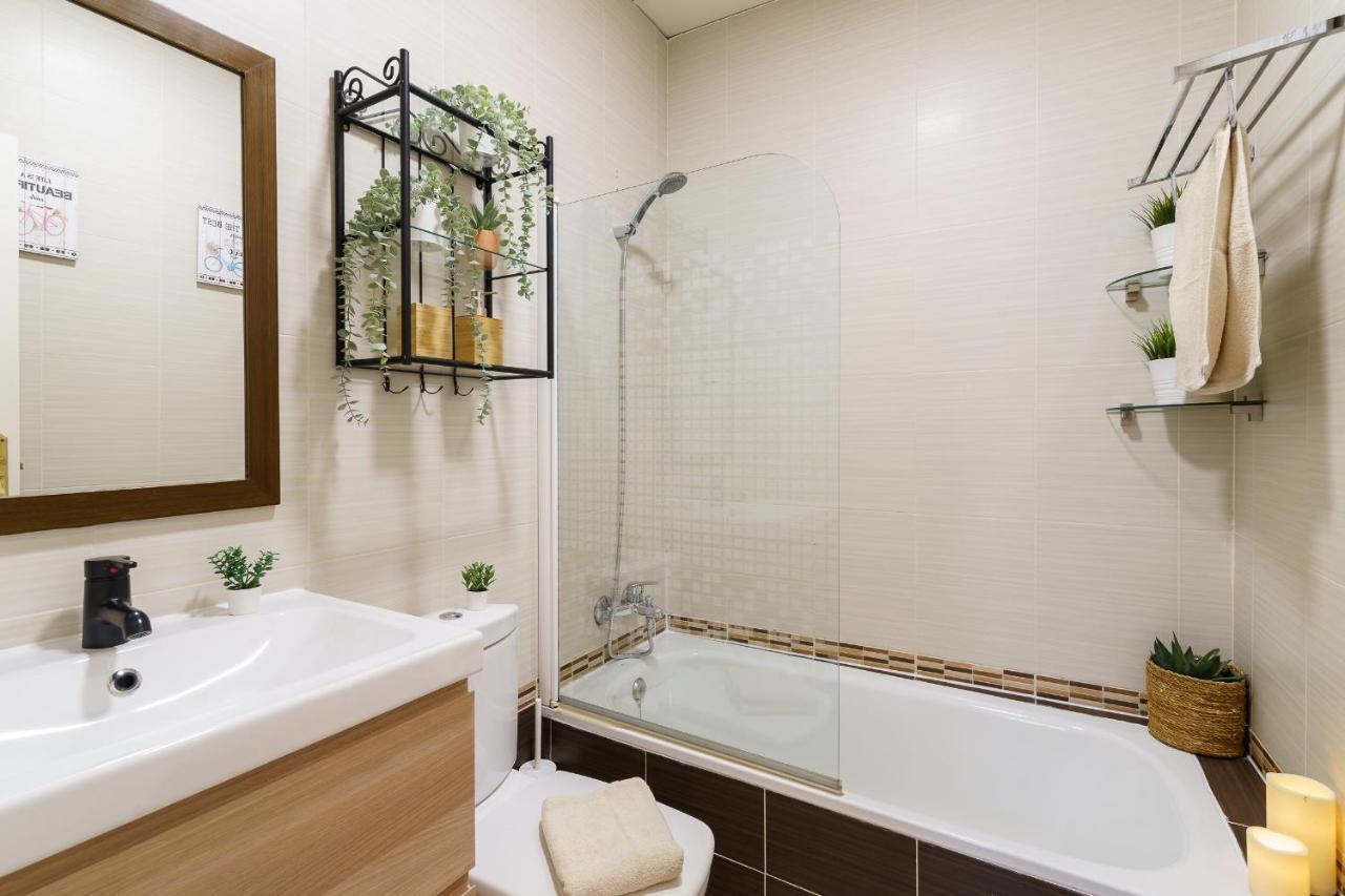 Bright Two-bedroom In The Historic Center Apartment *