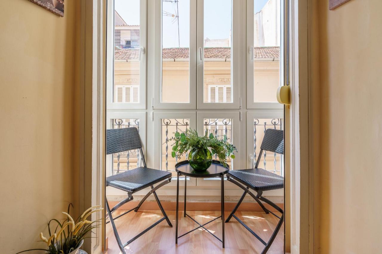 Bright Two-bedroom In The Historic Center Apartment *