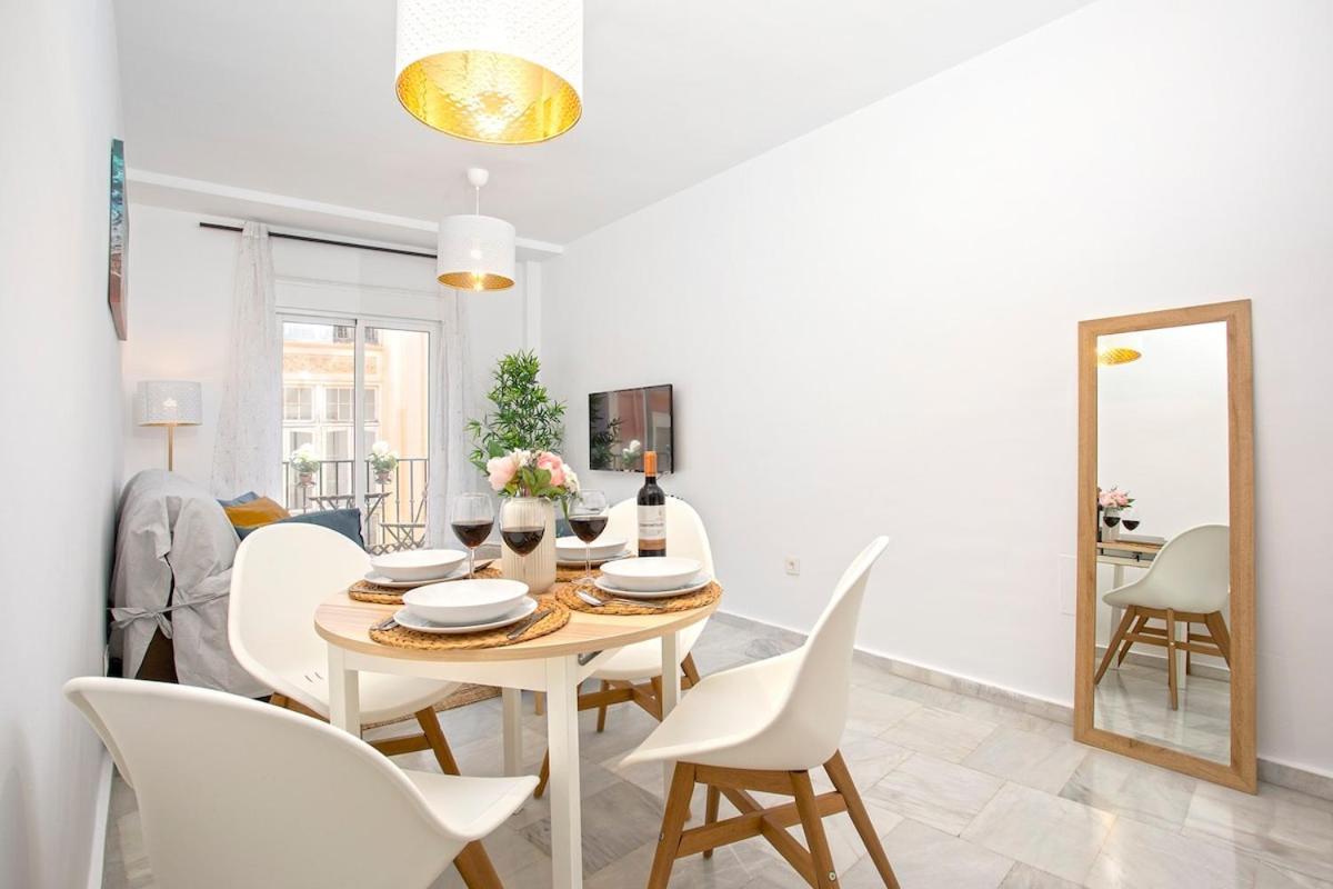 -malagasunapts-comfy&central Free Parking Malaga