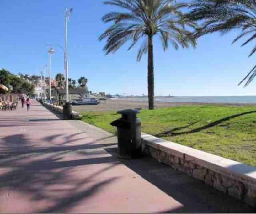 Apartamento En Primera Linea De Playa El Palo *