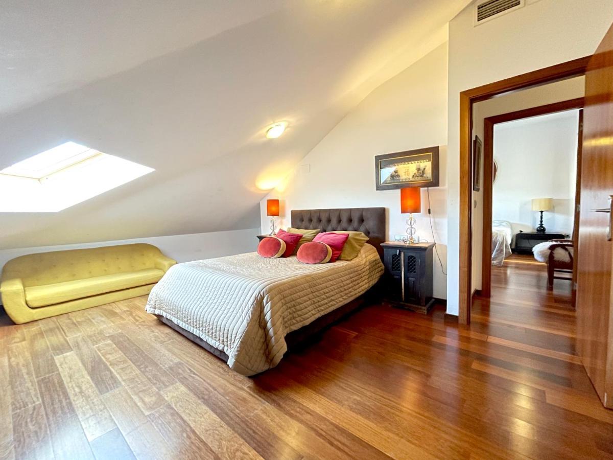 Atico En Plaza De La Constitucion 3 Bedrooms Apartment