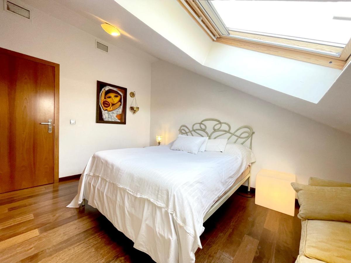 Atico En Plaza De La Constitucion 3 Bedrooms *