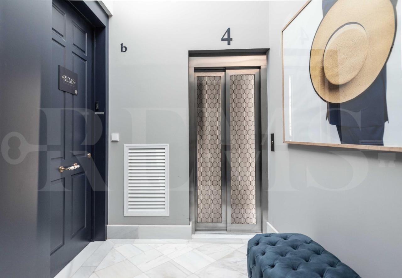 Penthouse With Private Rooftop In The Heart Of By Rems