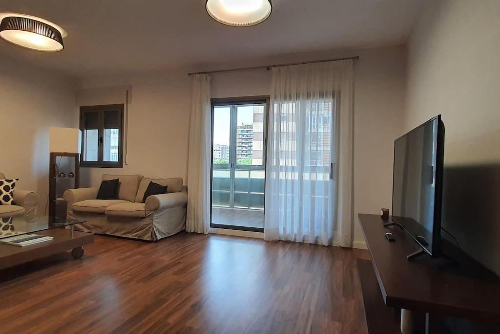 Gran Piso En Zona Comercial * Málaga