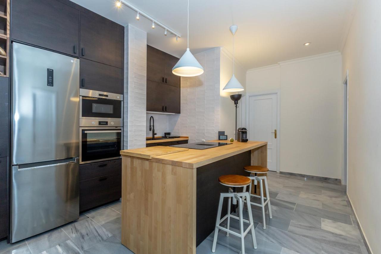 Puerta De Larios: Three-bedroom With Balconies And Patio Apartment Malaga