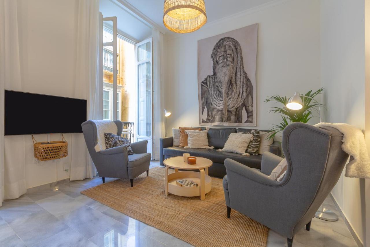 Apartment Puerta De Larios: Three-bedroom With Balconies And Patio Malaga