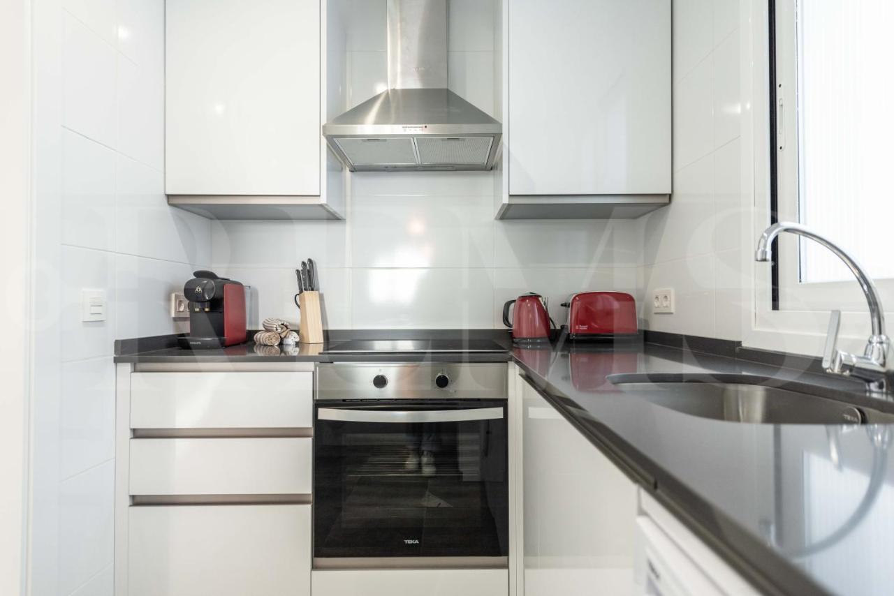 Apartment Stylish With Balcony & Parking Near The By Rems Malaga