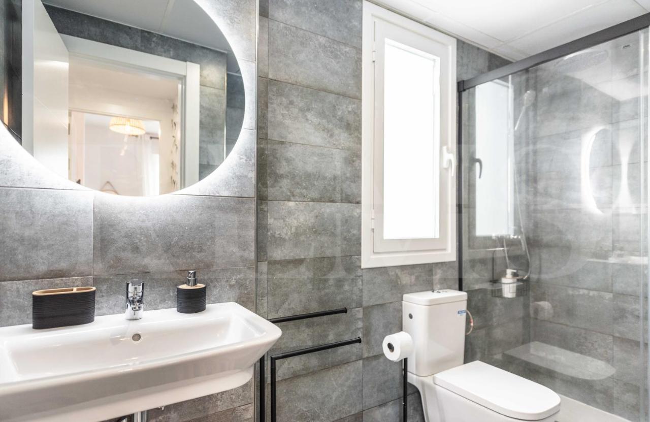 Apartment Stylish With Balcony & Parking Near The By Rems *