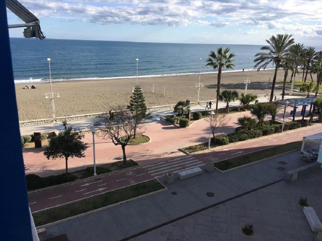 Piso Frente Al Mar Primera Linea De Playa En Con Parking Gratuito Apartment