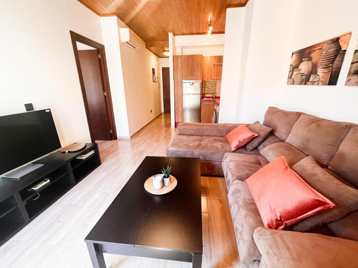Homely Carreteria Con Piscina Apartment Málaga