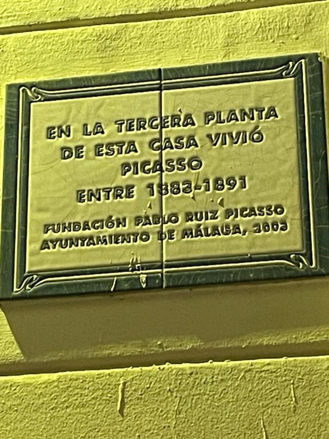 Picasso's Deluxe Puerta Apartment *