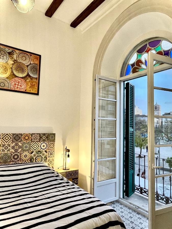 Picasso's Deluxe Puerta *