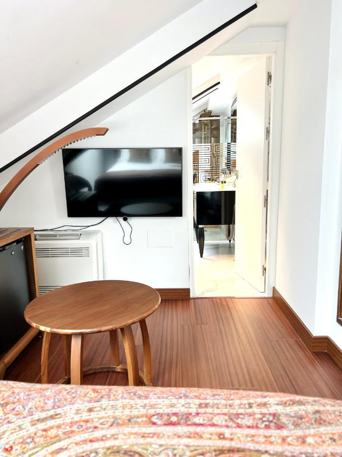 Anahita Boutique 4*