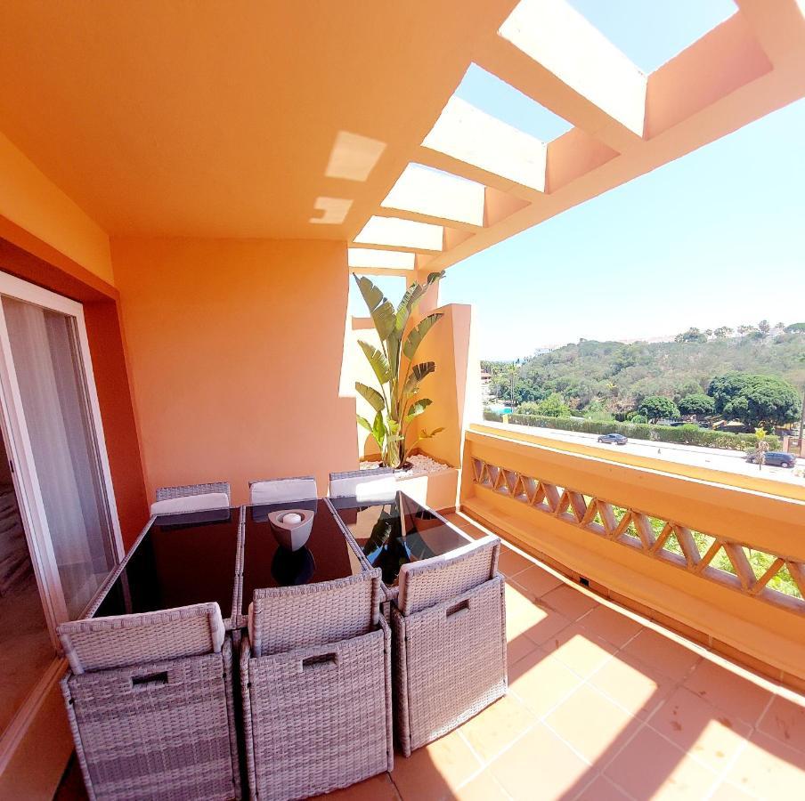 Luxurious 2 Bedroom 2 Bathroom Near Apartment *