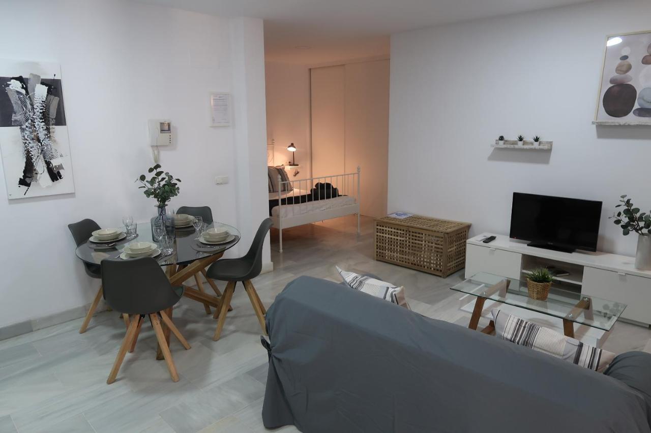 J & E Center Apartment *