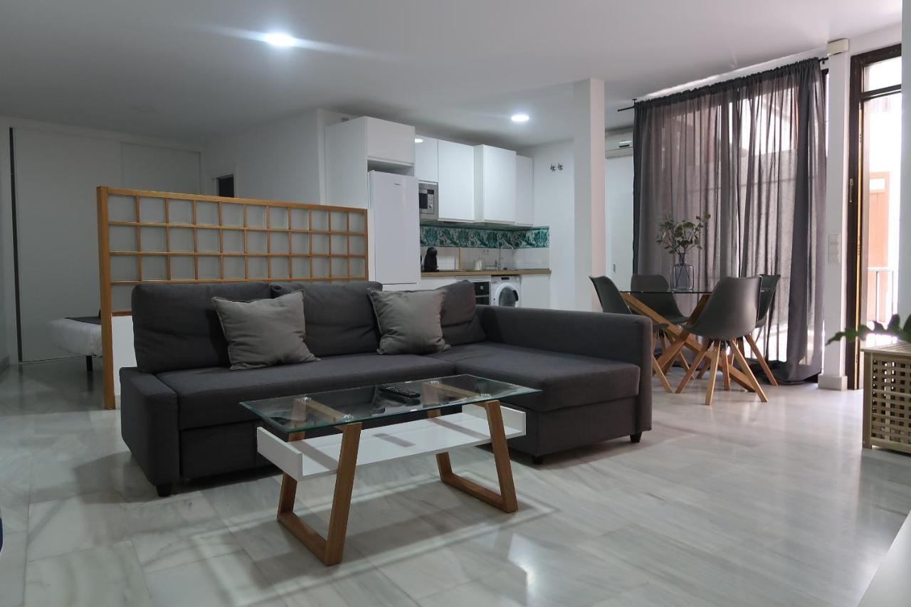 Apartment J & E Center *