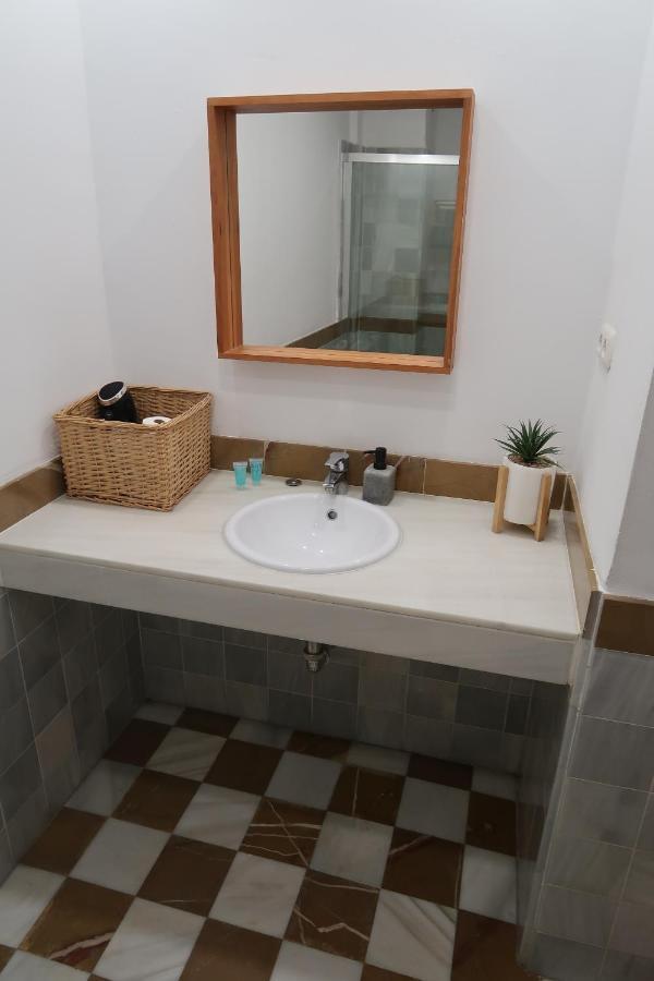 J & E Center Apartment