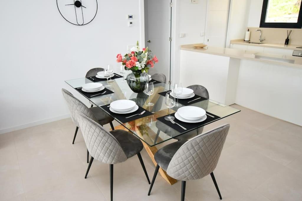 Casa Kerr - Luxury Apt - Sleeps 9 - Los Boliches Apartment Malaga