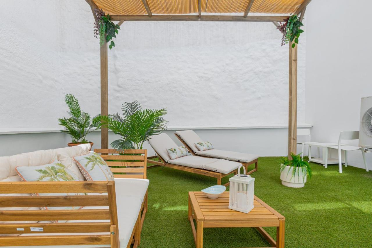 C30 Deluxe Studio With Terrace Into Cathedral Square *