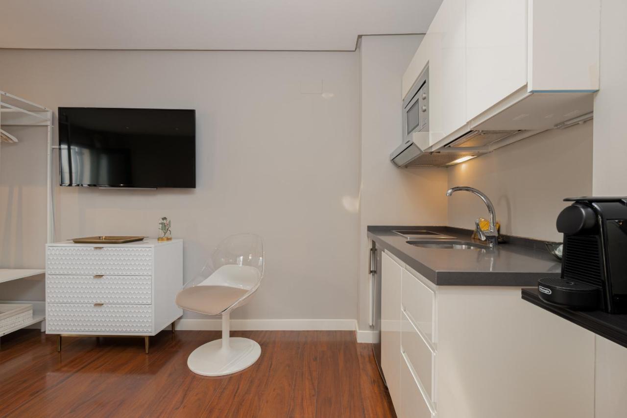 C30 Deluxe Studio With Terrace Into Cathedral Square
