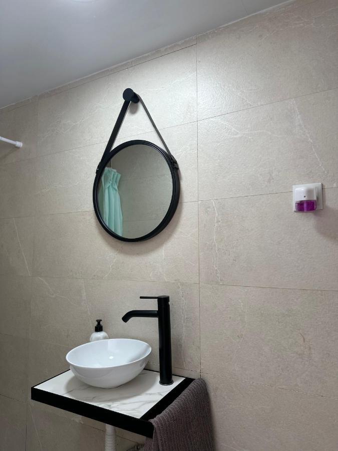 Train Station & Port In Apartamento