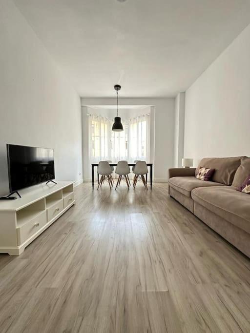 Apartamento Piso Con Parking Cerca De La Playa En La Malagueta *