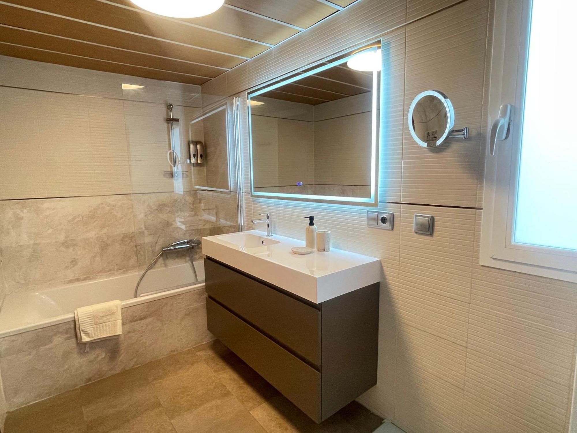 Atico En Plaza De La Constitucion 3 Bedrooms