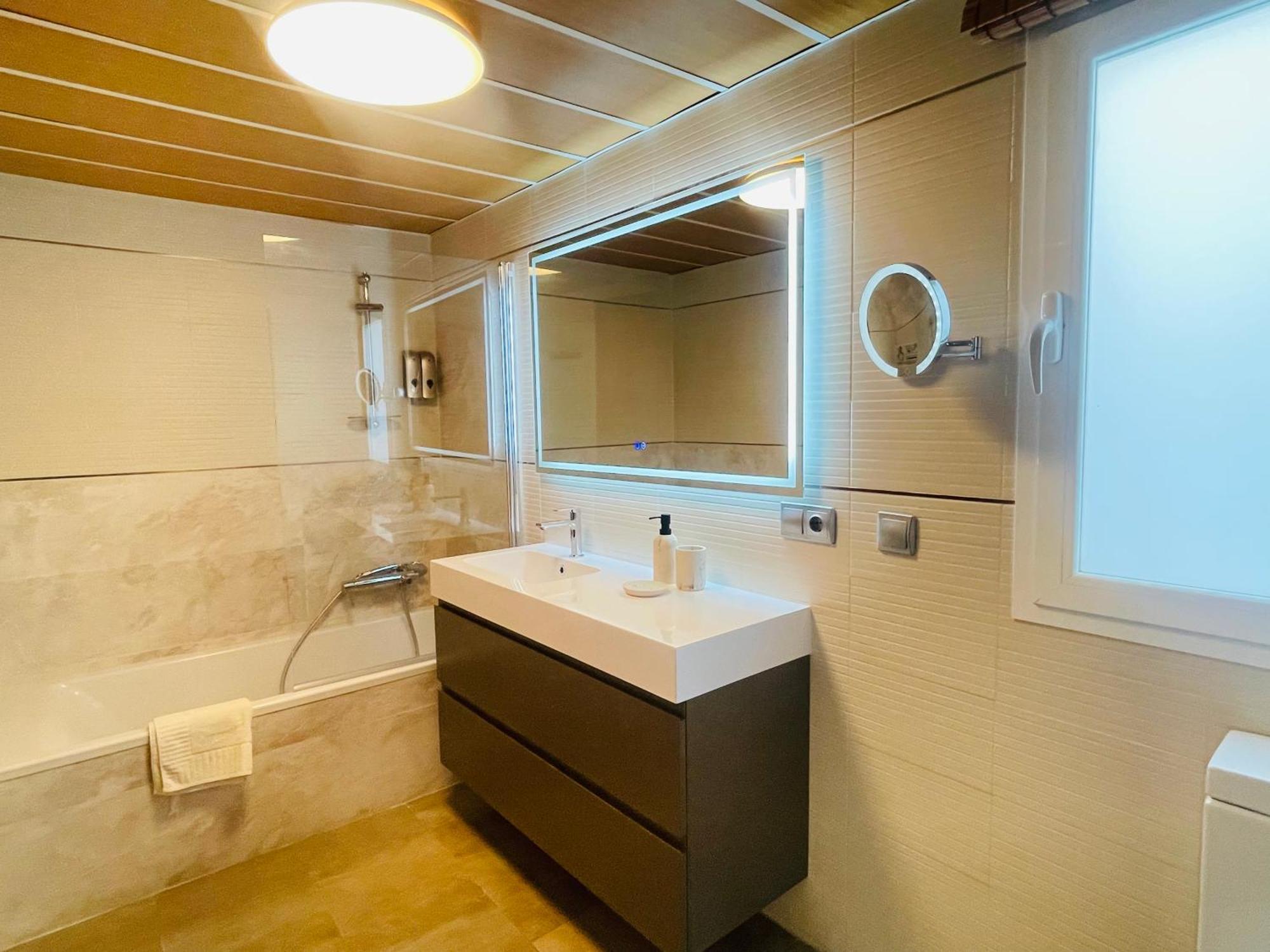 Apartment Atico En Plaza De La Constitucion 3 Bedrooms *