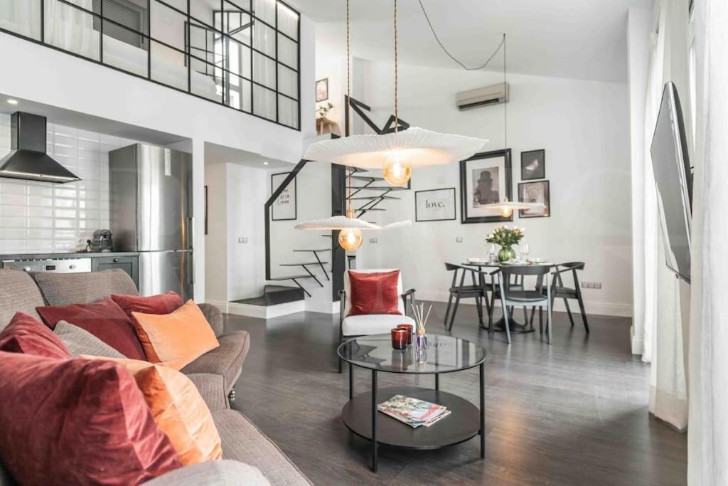 Bright Spacious Duplex With Terrace By Rems