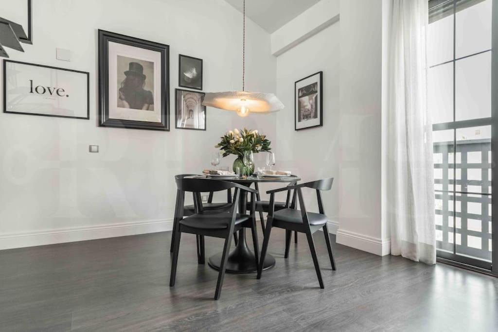Bright Spacious Duplex With Terrace By Rems Malaga